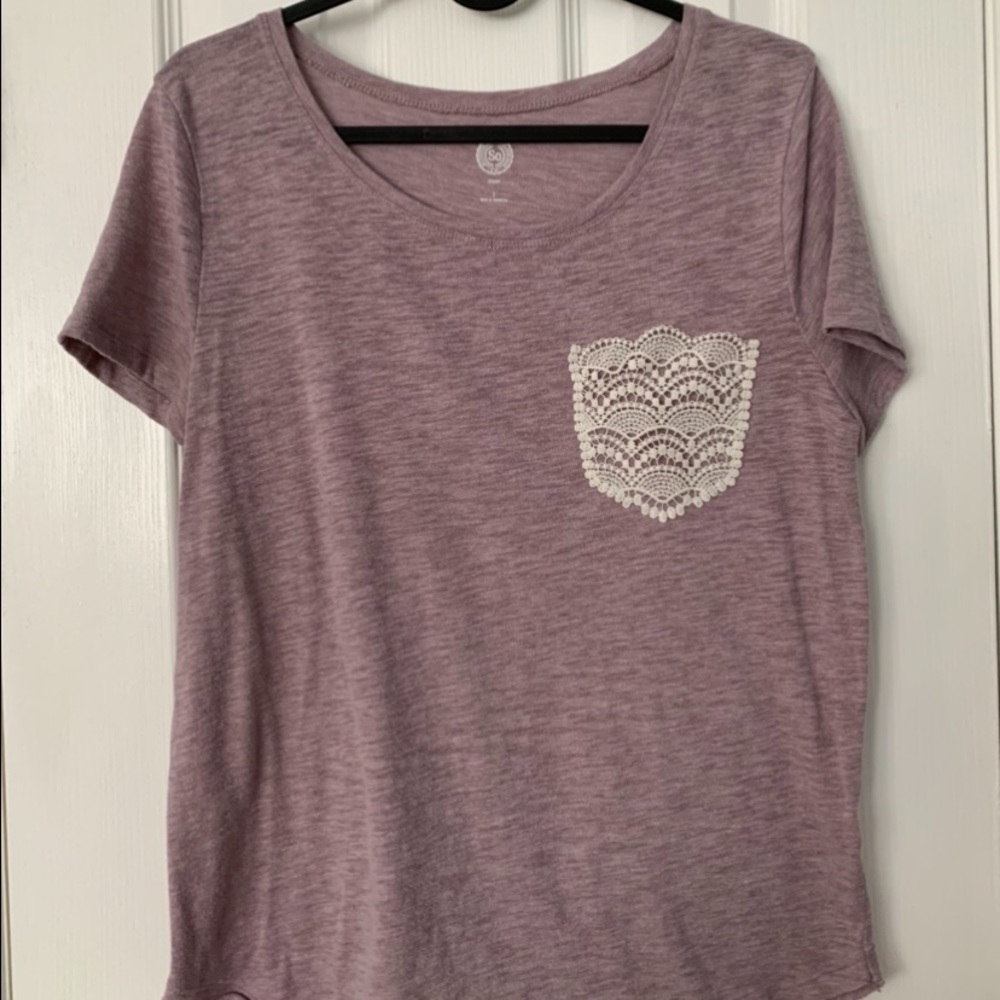 women’s tee with lace pocket